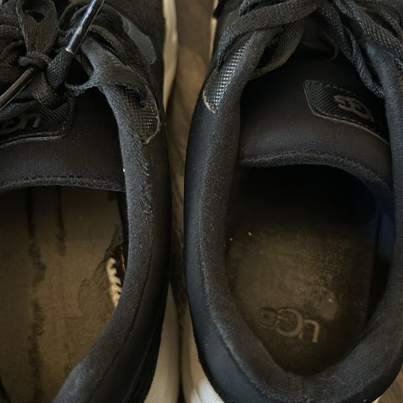 UGGs La Hills Black Partial Suede Sneaker🔥 - Picture 7 of 9